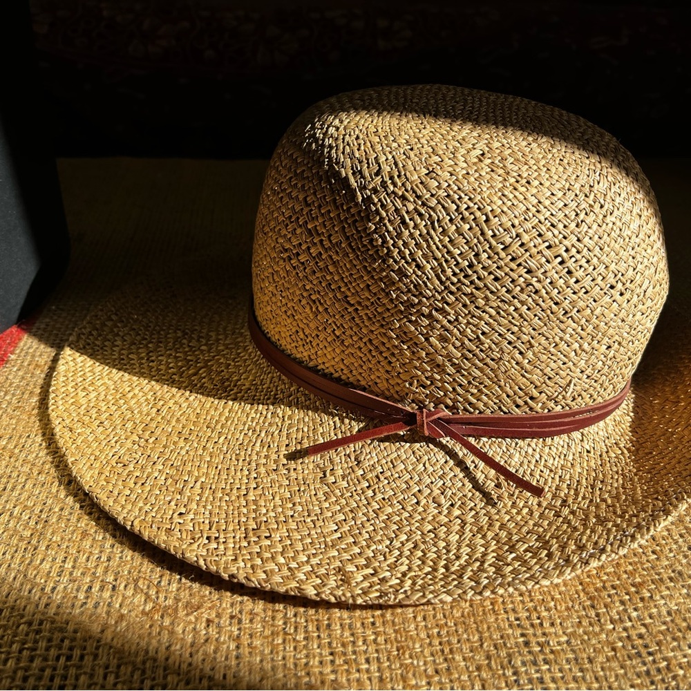 Goorin Bros Tan Straw Hat with Brown Band
